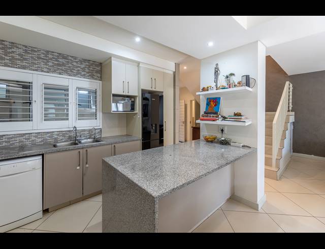 4 BEDROOM TOWNHOUSE FOR SALE IN RIVONIA